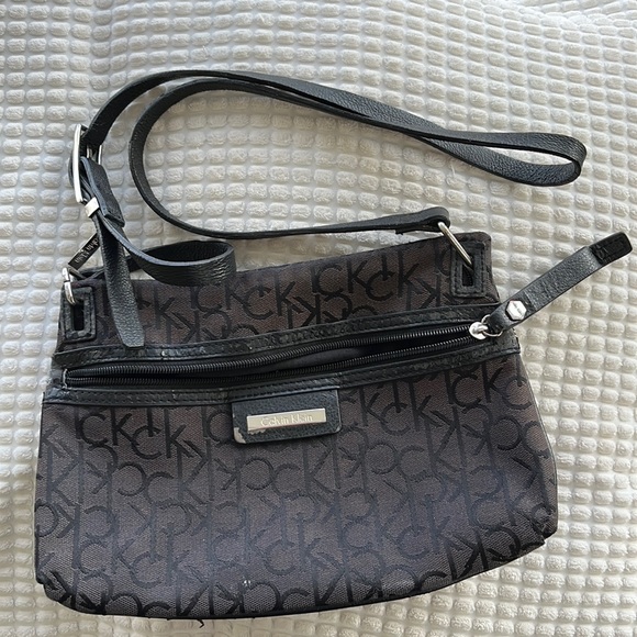 Calvin Klein crossbody purse with monogrammed print - Picture 1 of 9
